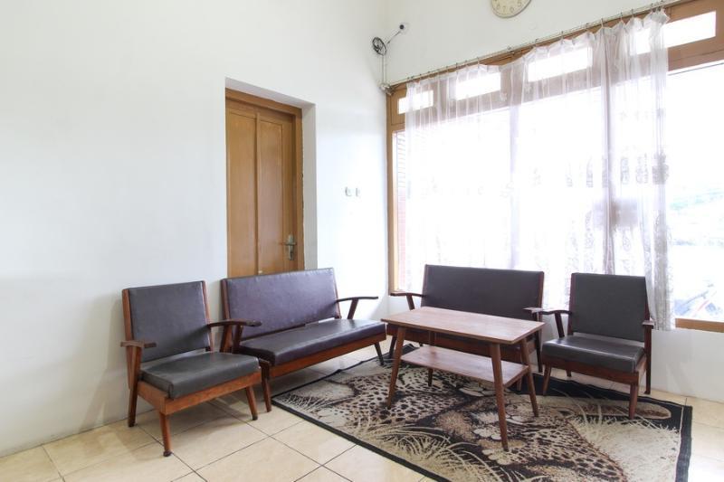 מלון Reddoorz Near Rs Sarjito יוגיאקרטה מראה חיצוני תמונה